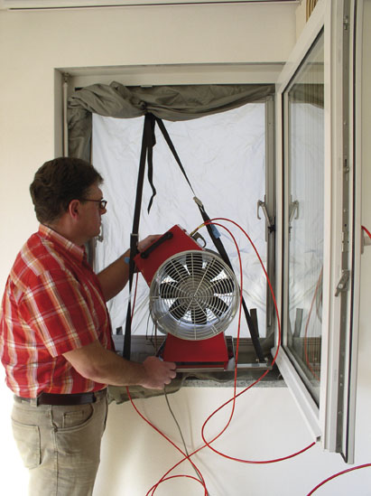 blowerdoor_01.jpg blowerdoor_01.jpg